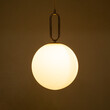 GloboStar® BELLISSIMO 61487 Μοντέρνο Κρεμαστό Φωτιστικό Οροφής Μονόφωτο 1 x E27 Γαλακτερή Γυάλινη Μπάλα με Μεταλλικό Επιχρυσωμενό Πλατίνα Σώμα Φ30 x Υ52cm