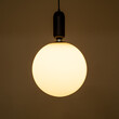 GloboStar® ESTETICO 61496 Μοντέρνο Κρεμαστό Φωτιστικό Μπάλα Μονόφωτο 1 x E27 IP20 Λευκό Γυαλί με Μαύρο Μέταλλο - Μ30 x Π30 x Υ48cm