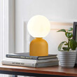GloboStar® MAGIC 204-0131 Μοντέρνο Eπιτραπέζιο Φωτιστικό Μονόφωτο 1 x E27 IP20 Κίτρινο Μέταλλο με Λευκό Γυαλί - Μ13 x Π13 x Υ28cm