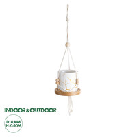 GloboStar® Artificial Garden USBOA 20545 Κρεμαστό Διακοσμητικό Κεραμικό Κασπώ Γλάστρα - Flower Pot Λευκό με Χρυσές Λεπτομέρειες και Μπεζ Ξύλινη Βάση Φ10 x Υ40cm