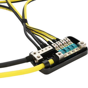 Ground Zero  Gzdb 4.50/8.20 Manl  4x 50 mm² / 0 awg Input / 8x 20 mm² / 4 awg Output Άμεση Παράδοση