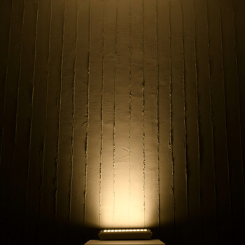 GLOBOSTAR® FLOOD-HENA 90640 Προβολέας Σποτ Wall Washer LED 48W 4320lm 30° AC 220-240V Αδιάβροχο IP65 Θερμό Λευκό 3000K - Ασημί - Μ39 x Π6 x Υ17cm - 3 Χρόνια Εγγύηση