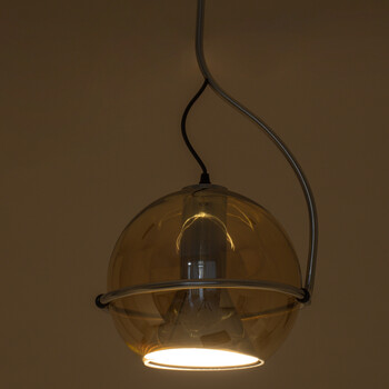 GloboStar® GLASSO 60927 Μοντέρνο Κρεμαστό Φωτιστικό Μπάλα Μονόφωτο 1 x E27 IP20 Μελί Γυαλί με Ασημί Μέταλλο - Μ27 x Π27 x Υ52cm